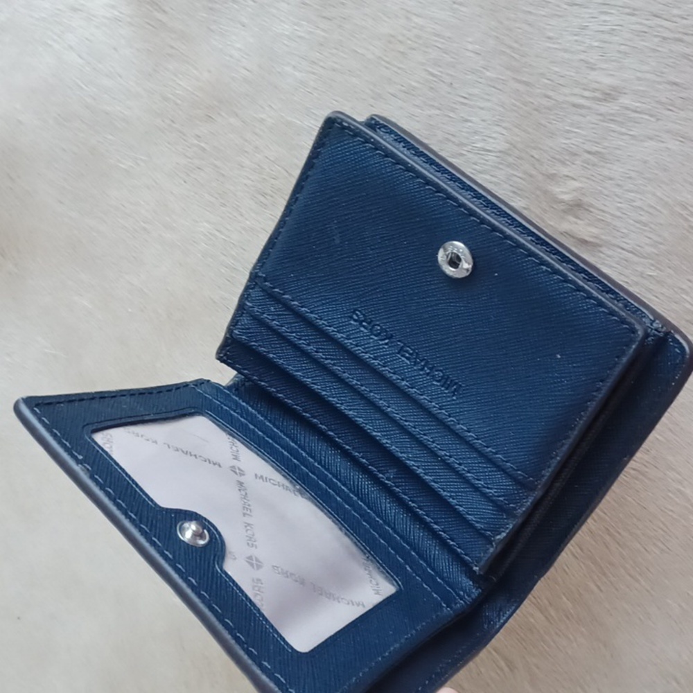 Michael Kors Wallet - Picture 3 of 16